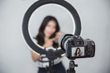 beauty blogger recording tutorial