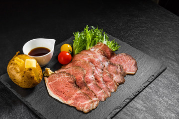 高級ローストビーフ　Freshly made roast beef