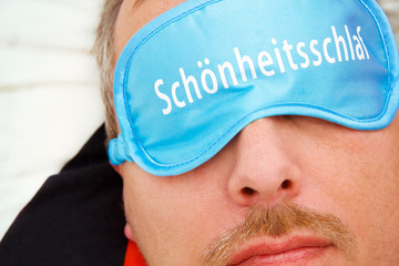 Schlafen mit Augenmaske