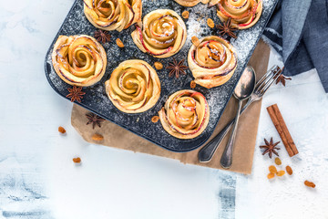 Gebackene Apfel Rose mit Eis 