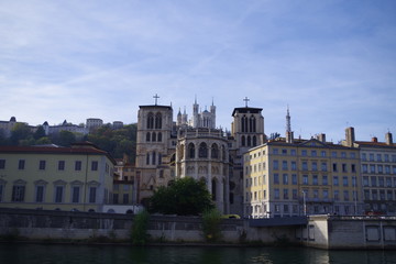 Fototapeta na wymiar De la Primatiale Saint Jean à la basilique de Fourvière à Lyon