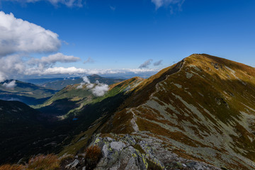 Obraz premium rocky mountain peak area view in slovakia
