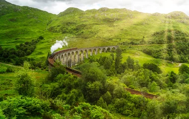 Papier Peint photo Viaduc de Glenfinnan Glenfinnan Railway Viaduct with the Jacobite steam, in Lochaber area of the Highlands of Scotland.