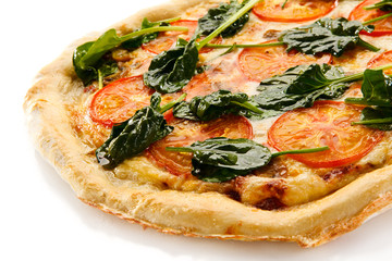 Pizza with spinach an tomatoes