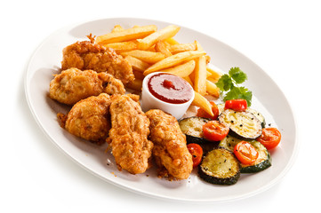 Fried chicken nuggets and vegetables 