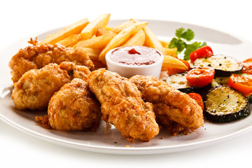 Fried chicken nuggets and vegetables 