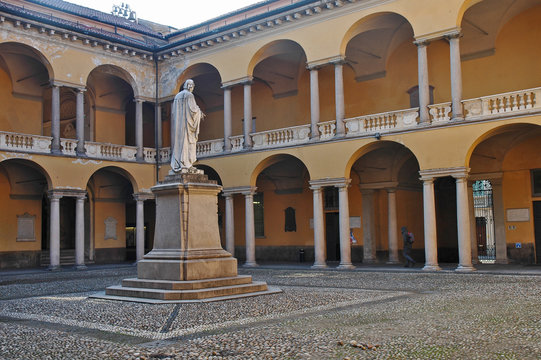 Pavia, l'Università degli Studi - i chiostri