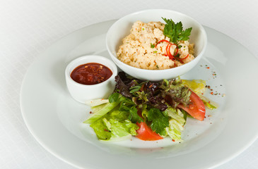 scrambled eggs with vegetables and souce