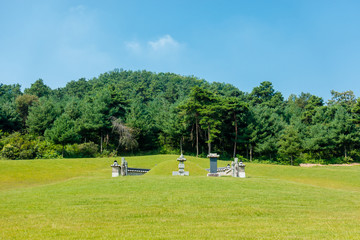Obraz premium yesan-gun, Chungcheongnam-do, South Korea - August 31, 2017 : This is the Tomb of Wolseongwi Kim Han-sin.