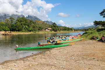 Fototapeta na wymiar long boat in Song river at Vang Vieng