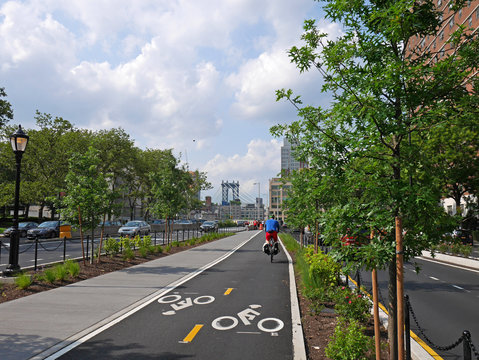 New York bike lane leading to Brooklyn Bridge