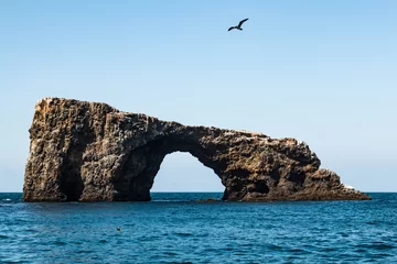 Crédence de cuisine en verre imprimé Côte Arch rock, pont naturel à l& 39 île d& 39 Anacapa dans le parc national des îles Channel au large de la côte de Ventura, en Californie.