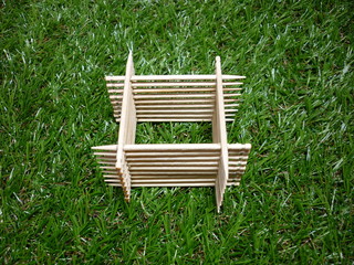 草原とつまようじアート