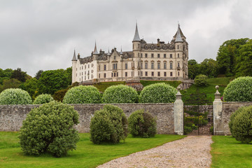 Fototapeta premium Daylight view of Dunrobin Castle, Scottish