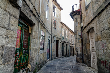 Fototapeta na wymiar A corner in the historic center of Pontevedra (Spain). Masonry walls and a dirty green door