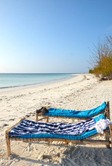 Leżaki na plaży © Viajero