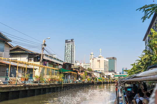 Residential area at the Khlong Saen Saep in the heart of Bangkok. It exist a boat service with a water bus connecting the west side districts of Bangkok, from the Chao Phraya River to Prachinburi