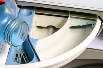 Washing machine for clothes and laundry detergent with rinsing liquid. Container for powder