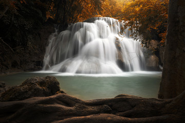 Fototapeta na wymiar Landscape Huai Mae Kamin waterfall Srinakarin Dam in Kanchanaburi, Thailand.