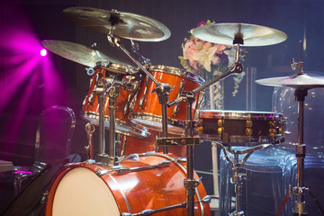 Fototapeta na wymiar drum set on stage and magenta light background