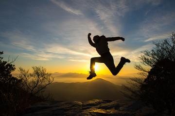 シルエット　ジャンプ