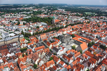 Widok z wieży kościelnej na miasto powstałe w kraterze meteorytu. Nordlingen, Niemcy © Agata