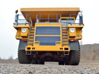 Yellow dumper with blue radiator grille