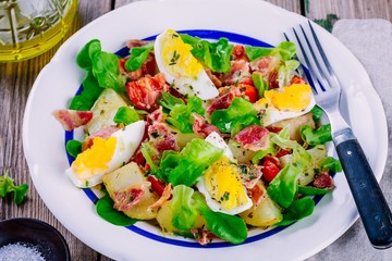 potato salad with eggs, lettuce,  tomatoes and bacon