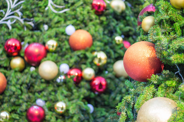 Obraz na płótnie Canvas Beautiful decorated christmas tree with colorful balls.