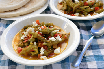 Braised okra with tomato
