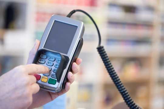 EC- / Bankomat - Karten Terminal, Plastikgeld im Handel