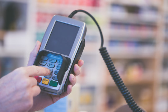 EC- / Bankomat - Karten Terminal, Plastikgeld im Handel