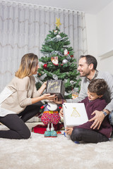 Obraz na płótnie Canvas Family giving christmas gifts