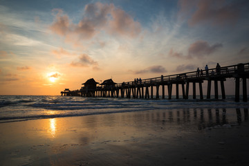 Obraz premium Naples pier sunset