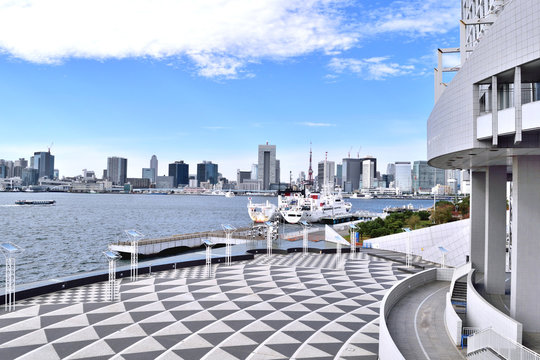 晴海埠頭 東京タワーと水上バス