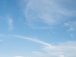 Obraz premium blue sky background with cloudy