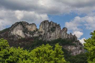 Seneca Rocks great granite cliff .