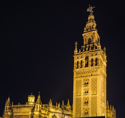 Fototapeta na wymiar The Giralda Tower in Seville, Spain
