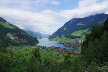Fototapeta na wymiar Le lac de Lungern en Suisse