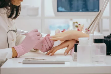 Deurstickers Manicure Manicure met een frees voor manicure