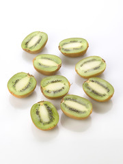 group of kiwis cut into pieces