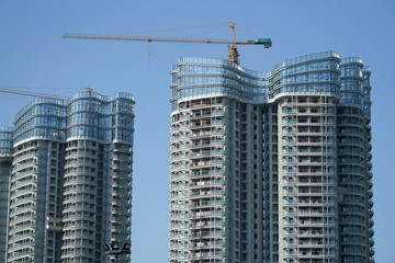 Fototapeta na wymiar skyscraper building under construction with crane at construction site