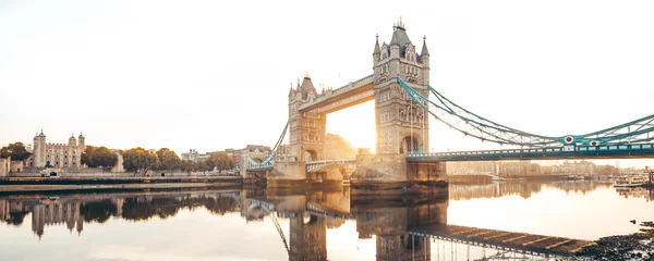 Fotobehang De Tower Bridge in Londen © kbarzycki