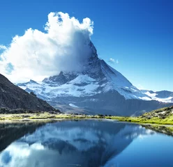 Papier Peint photo Cervin Reflection of Matterhorn in lake Riffelsee, Zermatt, Switzerland
