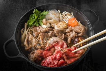 霜降り和牛ですきやき　Tasty sukiyaki Japanese cuisine 