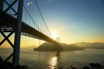 下関から北九州を望む関門橋の夜明け