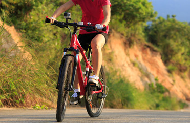 Fototapeta na wymiar woman cyclist cycling mountain bike on trail