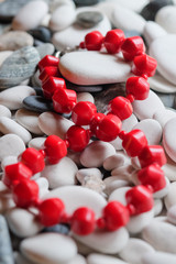 украшение на гальке,цифра восемь