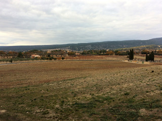 Obraz premium Saint saturnin les Apt et les monts du Vaucluse