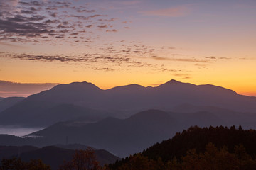 由布岳付近の夜明け